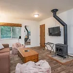 Lewis Creek Hideaway- Hot Tub/Ev/Pool Table/Historic