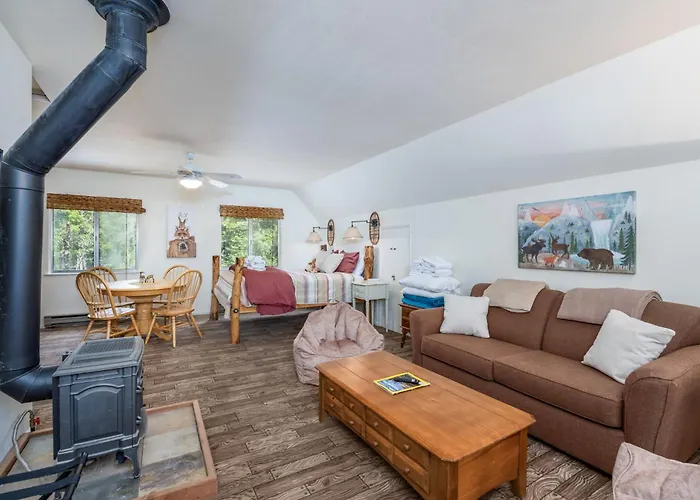 Lewis Creek Hideaway- Hot Tub/Ev/Pool Table/Historic