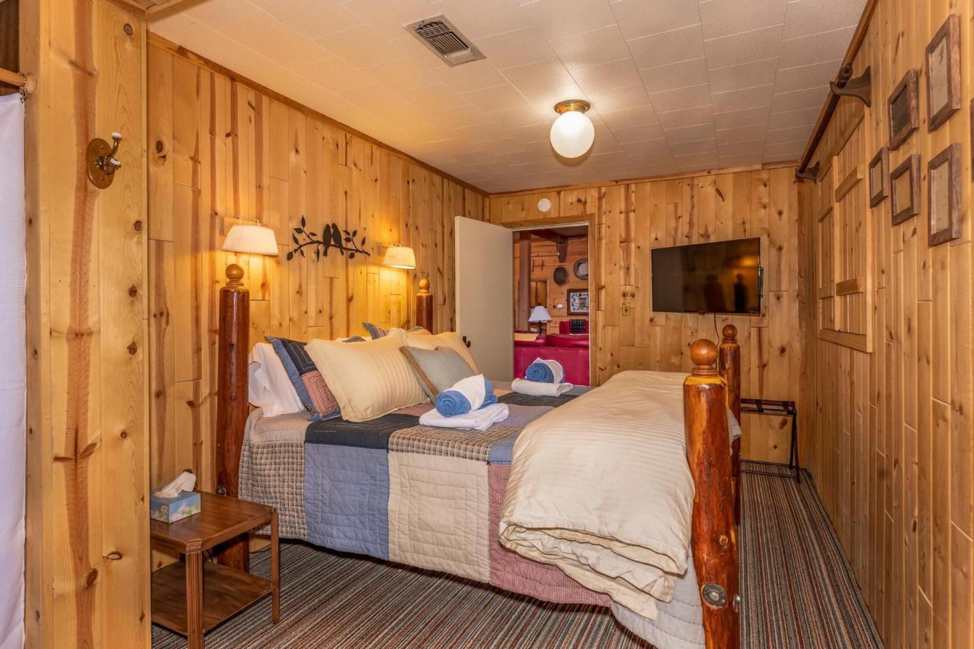 Lewis Creek Hideaway- Hot Tub/ev/pool Table/historic Vakantiehuis Oakhurst