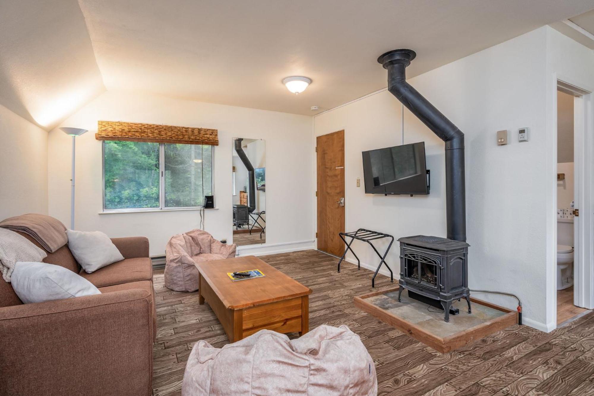 Vakantiehuis Lewis Creek Hideaway- Hot Tub/ev/pool Table/historic Oakhurst