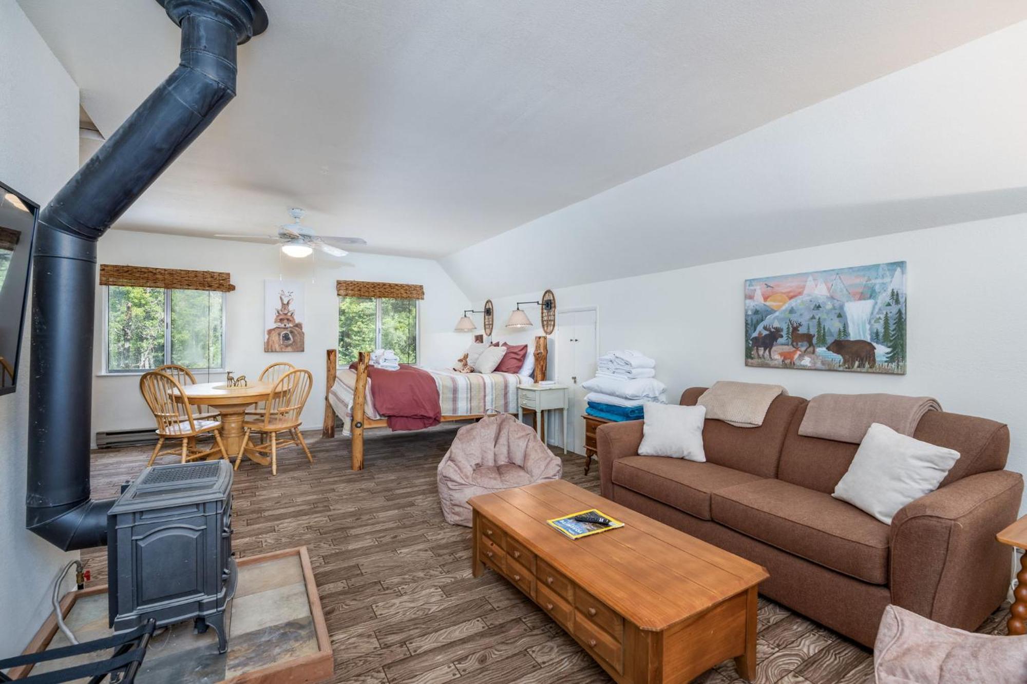 Lewis Creek Hideaway- Hot Tub/ev/pool Table/historic * Oakhurst