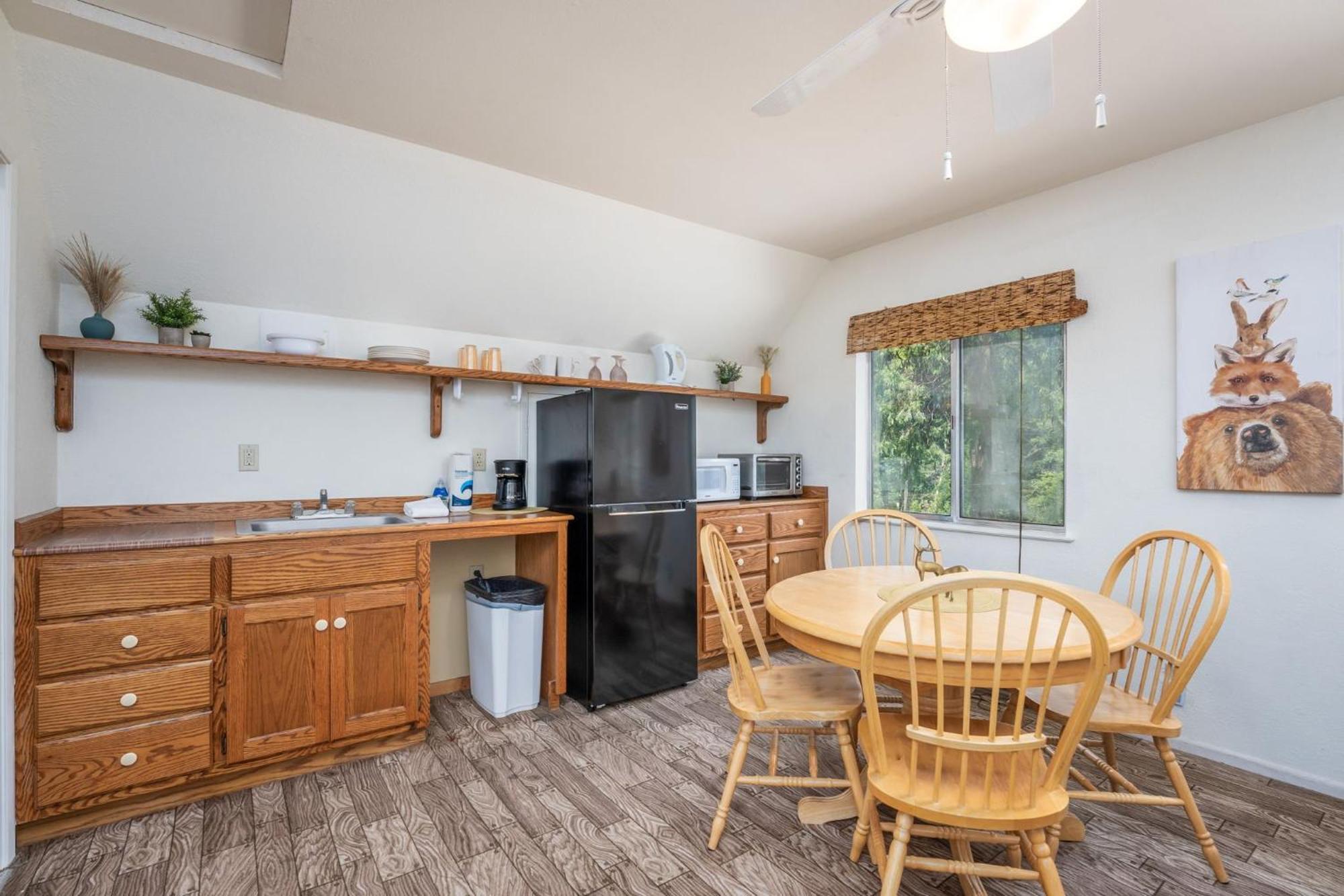 Lewis Creek Hideaway- Hot Tub/ev/pool Table/historic